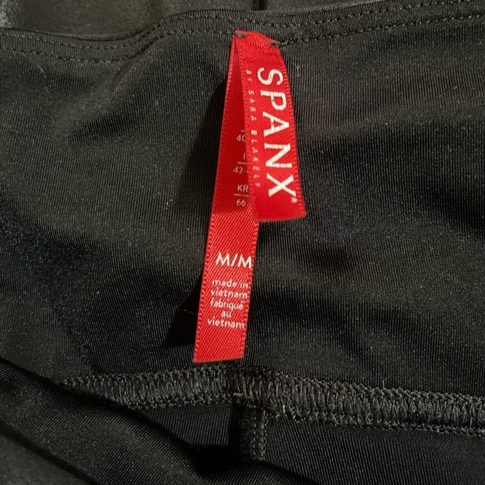Women’s SPANX coated faux leather solid black leggings Medium - Picture 4 of 6
